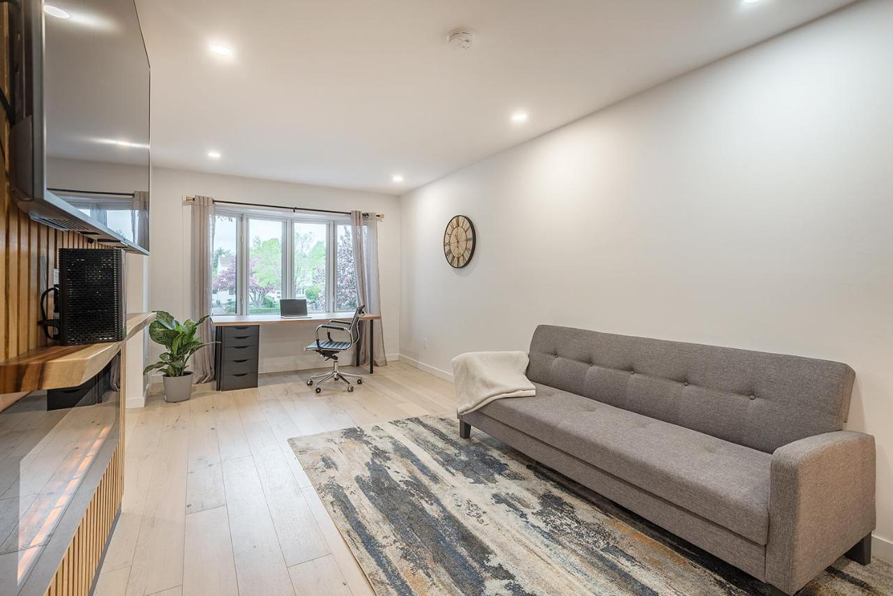 Free Parking Prime Location New Modern Condo Brossard Bagian luar foto